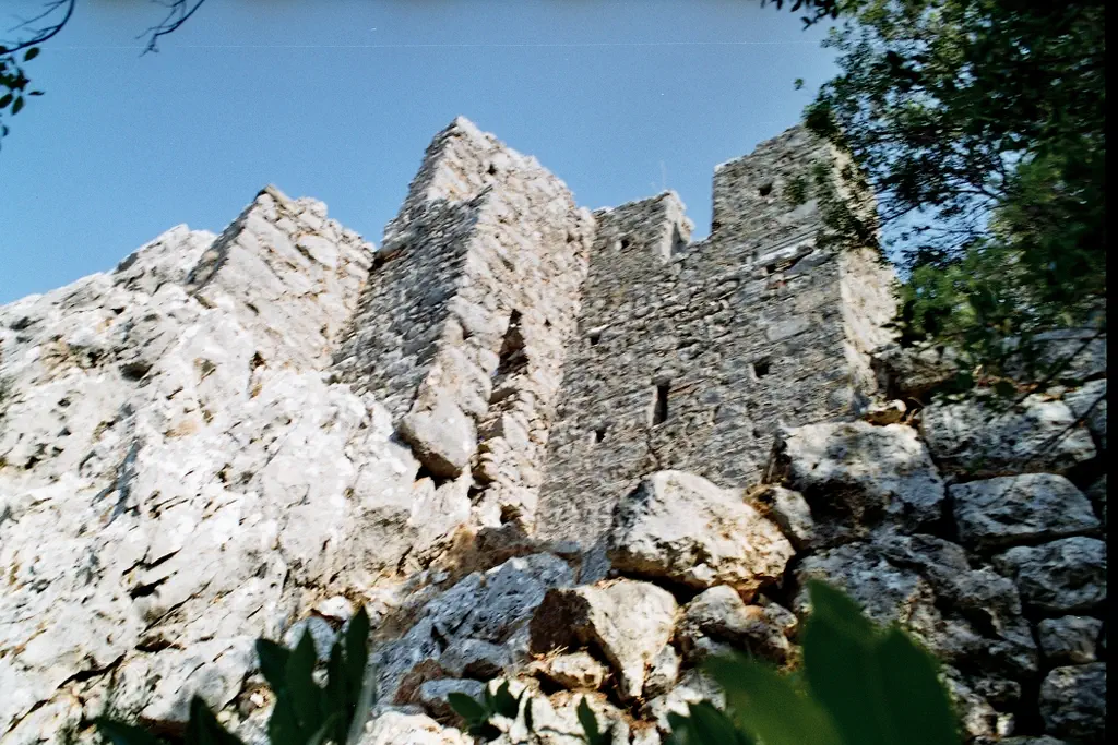 Olympos Antik Kenti Rehberi: Tarih ve Doğanın Buluşma Noktası